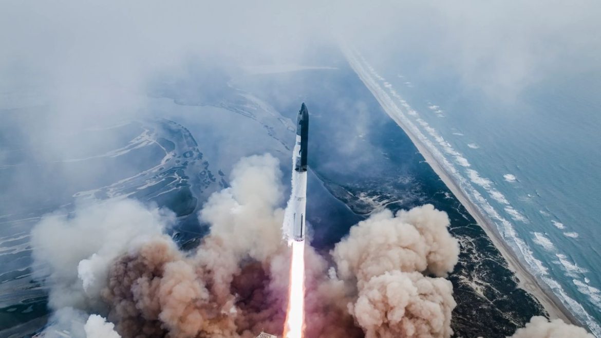 SpaceX lanza con éxito el Starship mientras avanza en proyectos de satélites espías